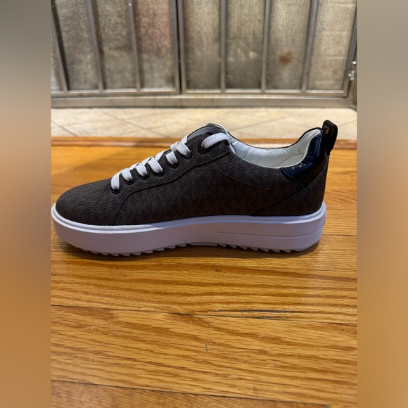 Pre-Owned Size 8W Michael Kors Brown Monogram Platform Sneakers - Picture 8 of 10